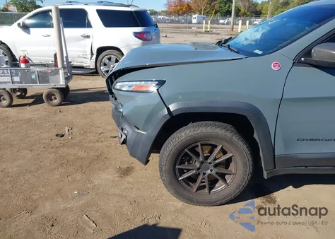 2015 Jeep Cherokee Trailhawk from USA, damaged, VIN 1C4PJMBB6FW595024